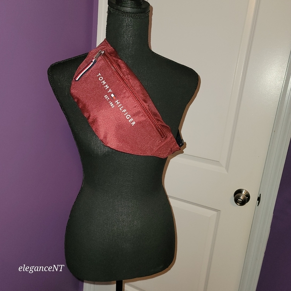Tommy Hilgiger Unisex Burgundy Fanny Pack Waist / Over Shoulder Bag NWT - Picture 5 of 9